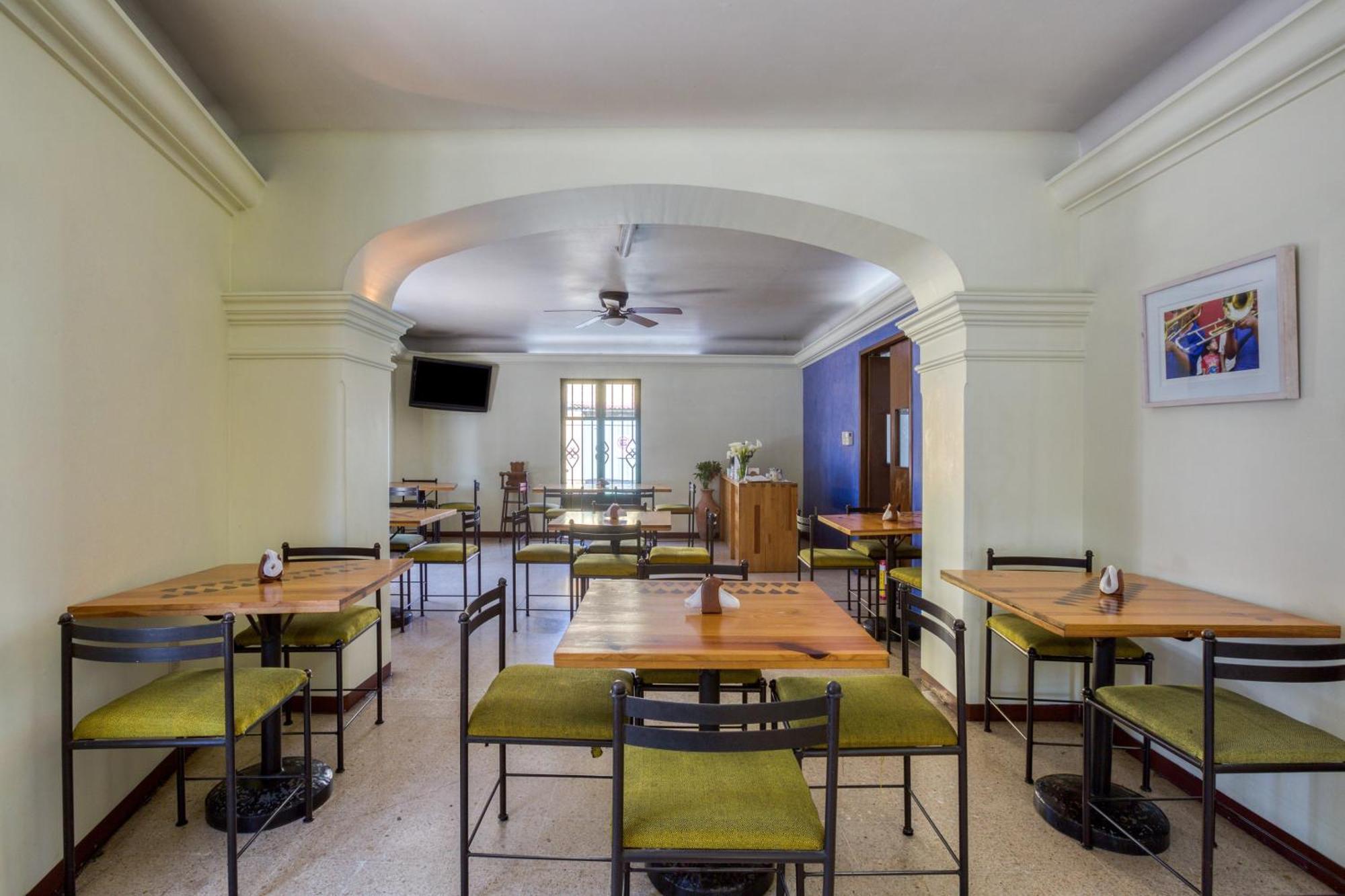 Capital O Parador Crespo Hotel, Oaxaca ภายนอก รูปภาพ